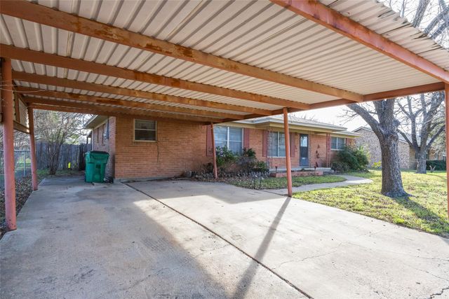 2107 Guadalupe Street, Coleman, TX 76834