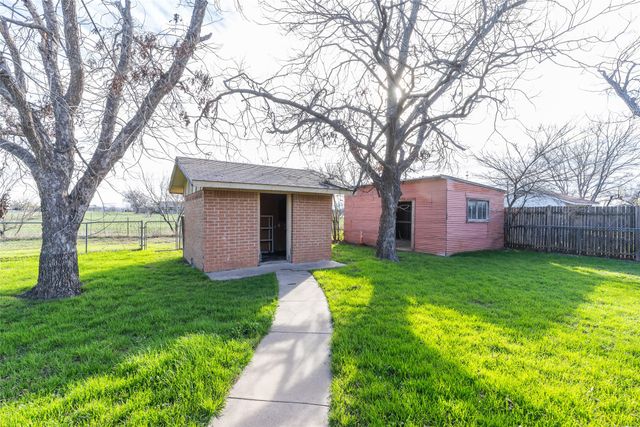 2107 Guadalupe Street, Coleman, TX 76834