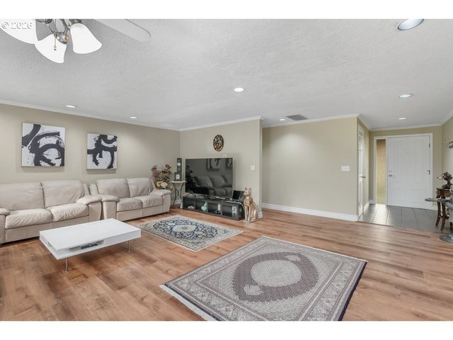 5660 Sw GLENBROOK Rd, Beaverton, OR 97007