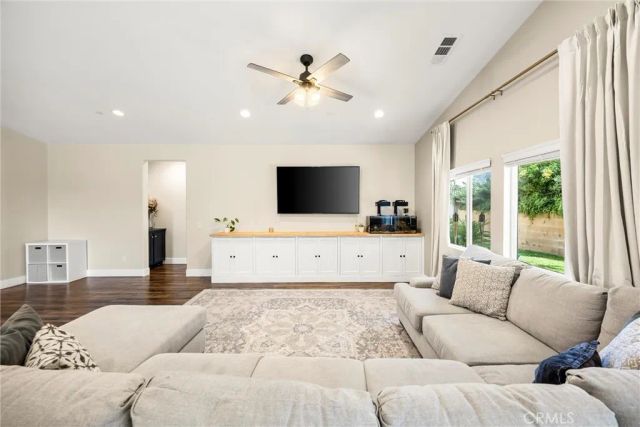 229 Country Club, Calimesa, CA 92320