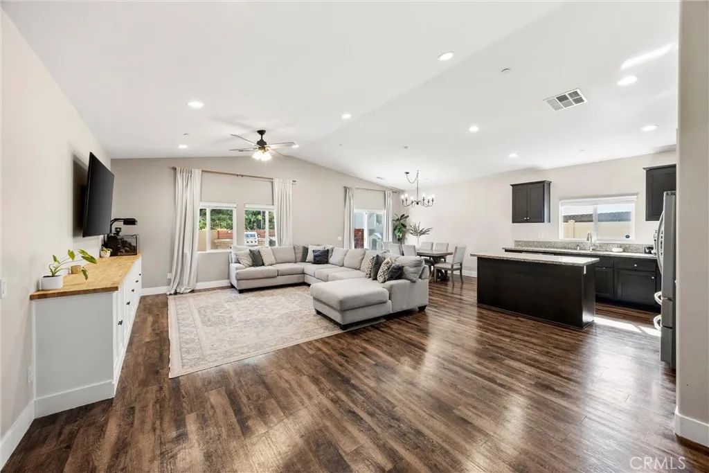 229 Country Club, Calimesa, CA 92320