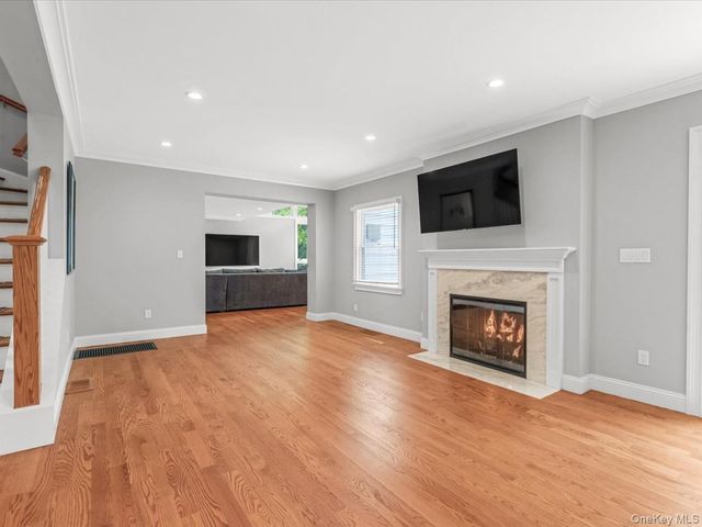 9 OLD COLONY Lane, Great Neck, NY 11023
