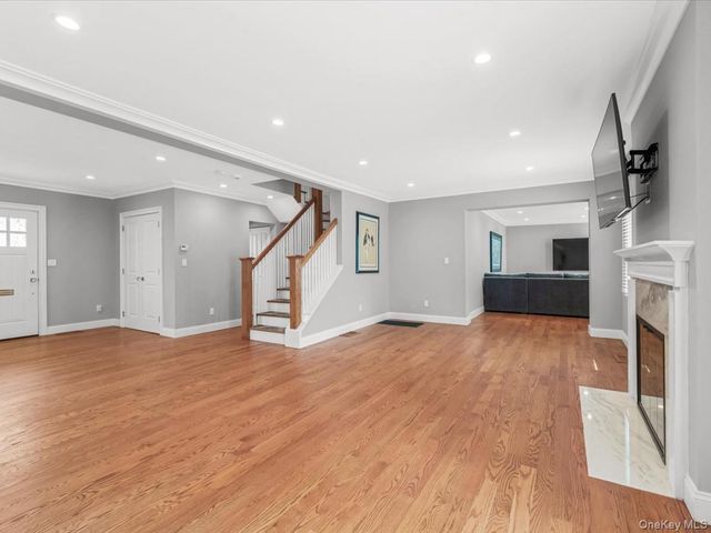 9 OLD COLONY Lane, Great Neck, NY 11023