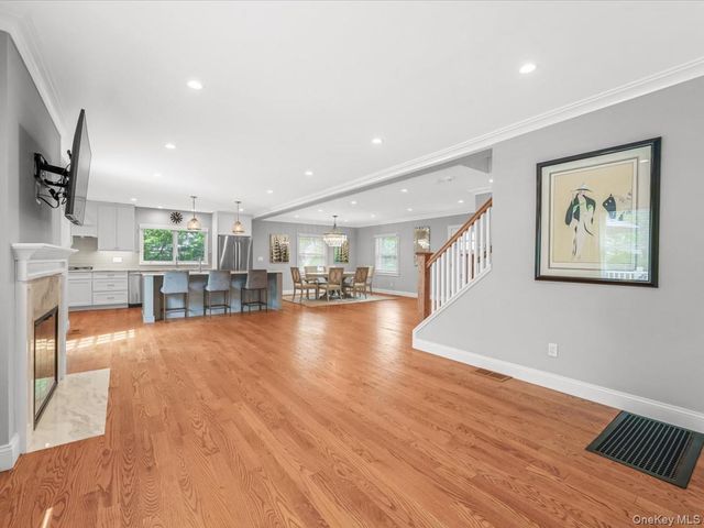 9 OLD COLONY Lane, Great Neck, NY 11023