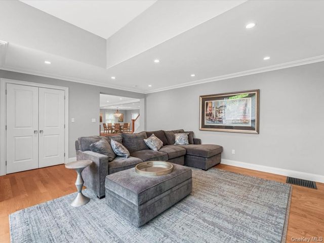 9 OLD COLONY Lane, Great Neck, NY 11023