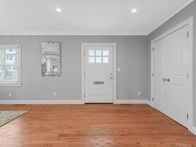 9 OLD COLONY Lane, Great Neck, NY 11023