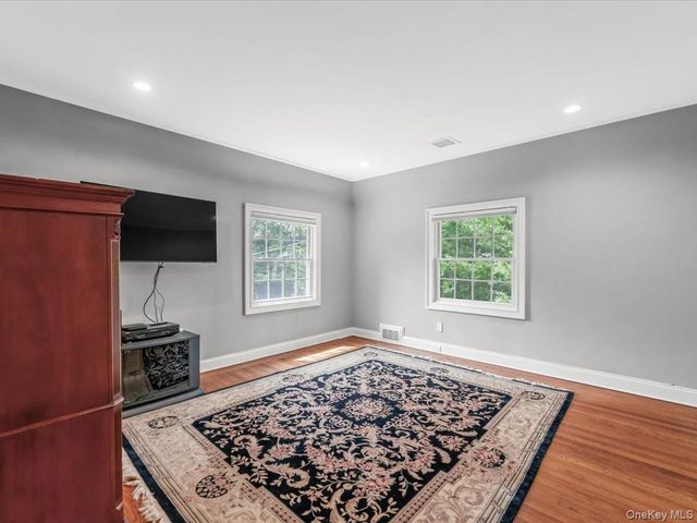 9 OLD COLONY Lane, Great Neck, NY 11023