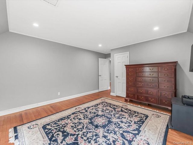 9 OLD COLONY Lane, Great Neck, NY 11023