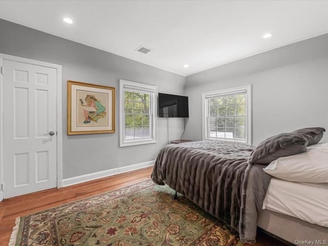 9 OLD COLONY Lane, Great Neck, NY 11023