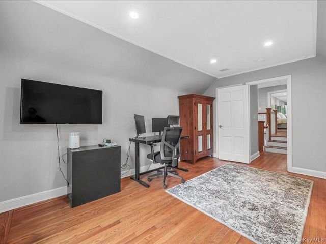 9 OLD COLONY Lane, Great Neck, NY 11023