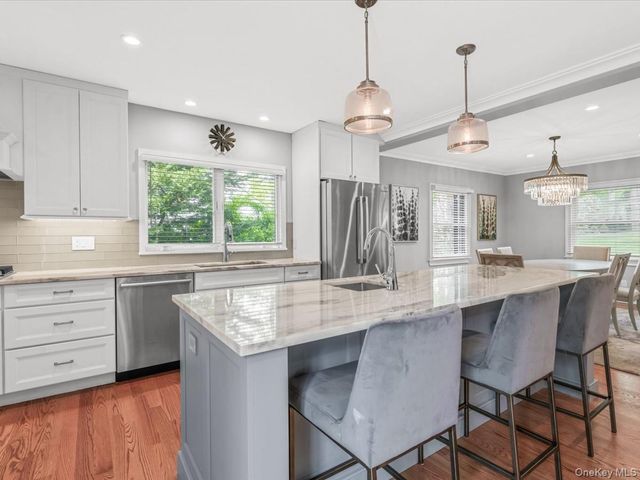 9 OLD COLONY Lane, Great Neck, NY 11023