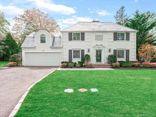9 OLD COLONY Lane, Great Neck, NY 11023