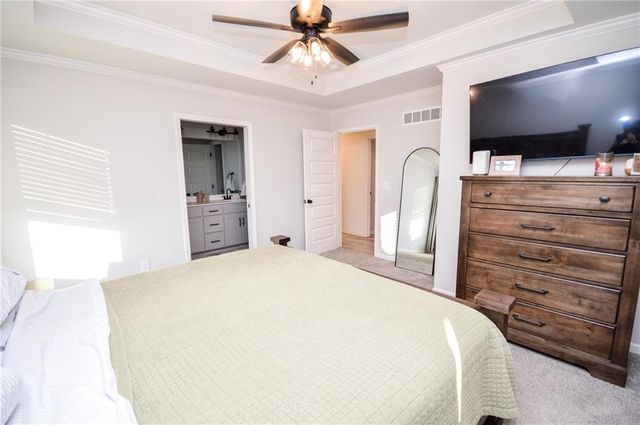 1103 NW 4th Street, Oak Grove, MO 64075