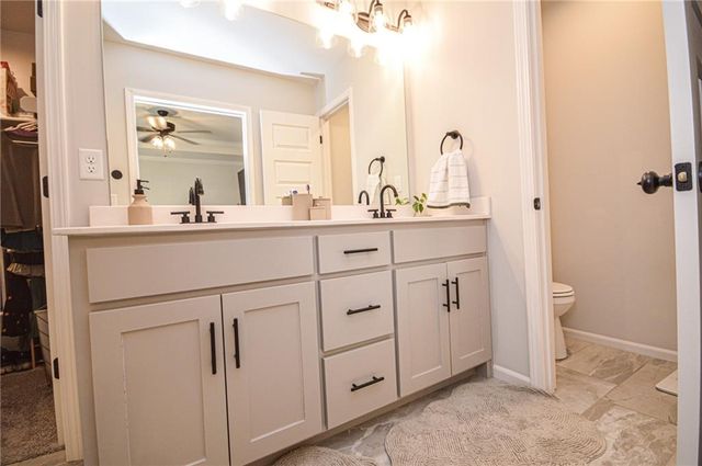 1103 NW 4th Street, Oak Grove, MO 64075