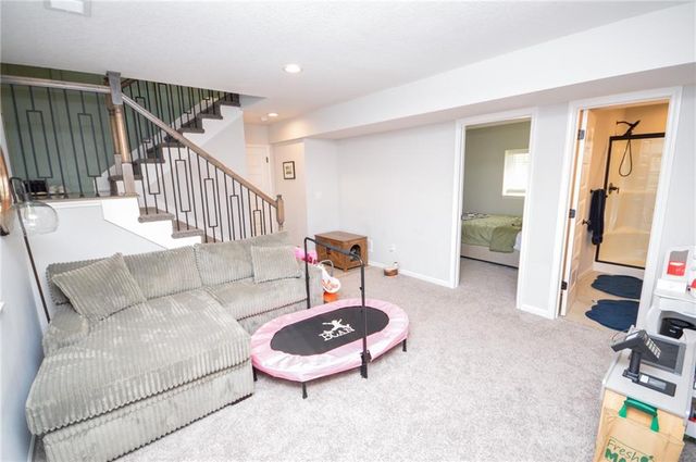 1103 NW 4th Street, Oak Grove, MO 64075