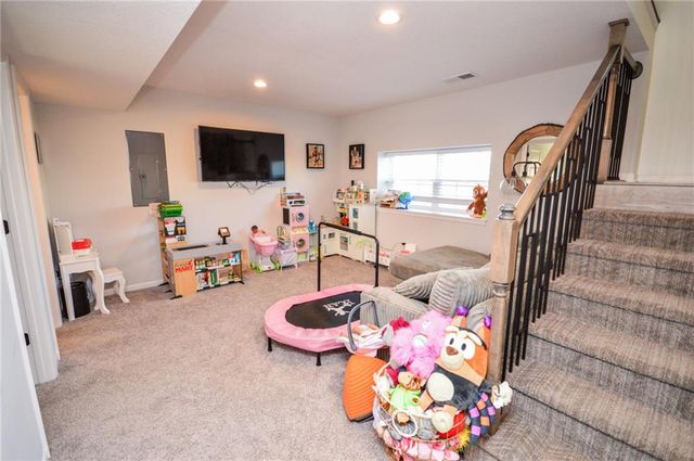 1103 NW 4th Street, Oak Grove, MO 64075