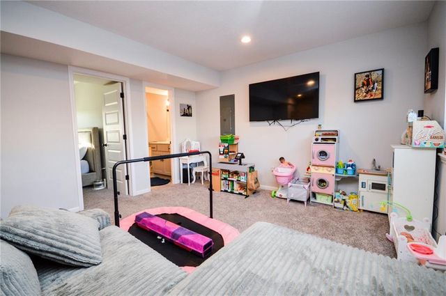 1103 NW 4th Street, Oak Grove, MO 64075