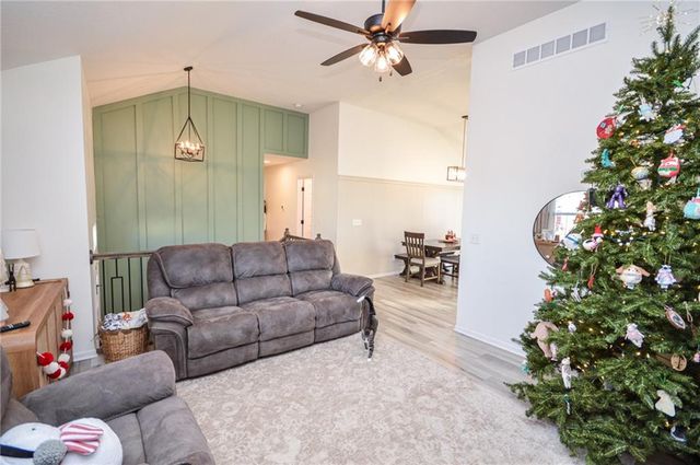 1103 NW 4th Street, Oak Grove, MO 64075