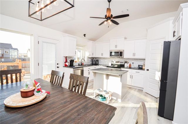 1103 NW 4th Street, Oak Grove, MO 64075