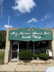 21043 Kelly Road, Eastpointe, MI 48021