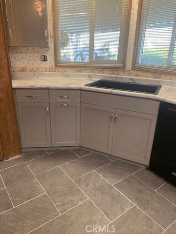 4401 Camelot Place, Bakersfield, CA 93301