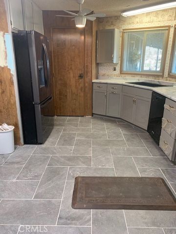 4401 Camelot Place, Bakersfield, CA 93301