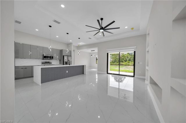 3318 29th ST SW, Lehigh Acres, FL 33976