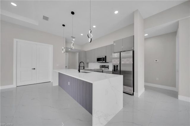 3318 29th ST SW, Lehigh Acres, FL 33976