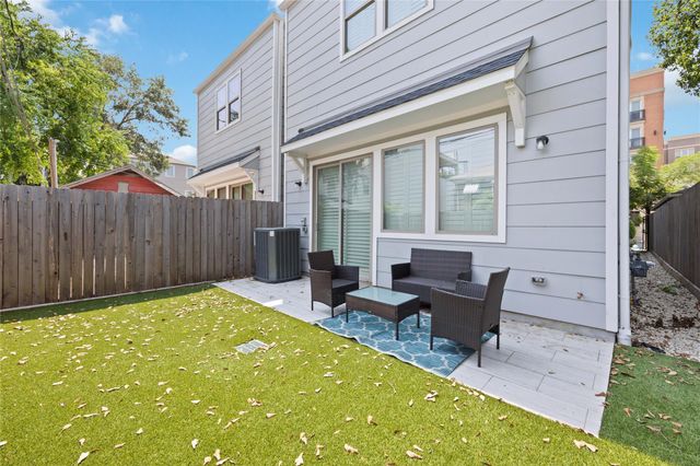 1324 W Pierce St, Houston, TX 77019