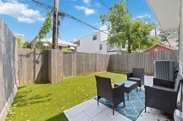1324 W Pierce St, Houston, TX 77019