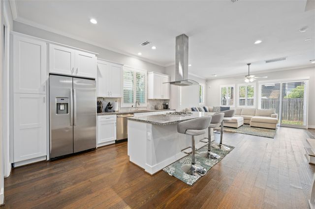 1324 W Pierce St, Houston, TX 77019