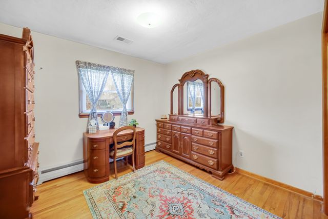 3709 Hawthorne Street, Harvard, IL 60033