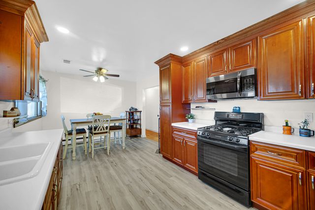 3709 Hawthorne Street, Harvard, IL 60033