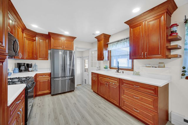 3709 Hawthorne Street, Harvard, IL 60033