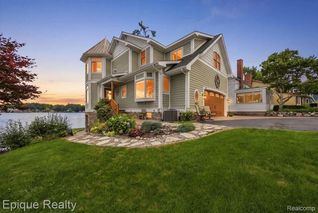 51 Crescent Avenue, Lake Orion Village, MI 48362