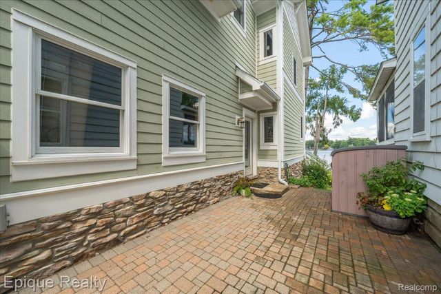 51 Crescent Avenue, Lake Orion Village, MI 48362