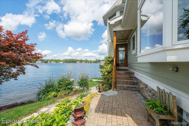 51 Crescent Avenue, Lake Orion Village, MI 48362