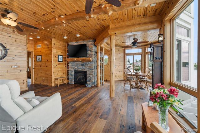 51 Crescent Avenue, Lake Orion Village, MI 48362
