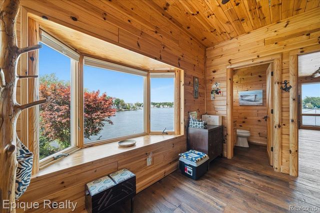 51 Crescent Avenue, Lake Orion Village, MI 48362