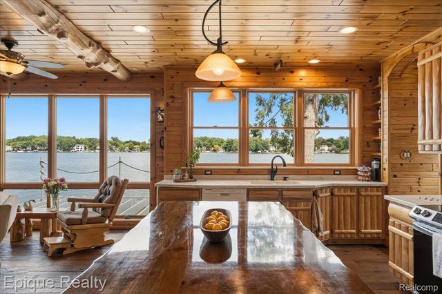 51 Crescent Avenue, Lake Orion Village, MI 48362