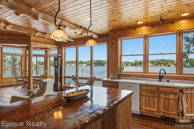 51 Crescent Avenue, Lake Orion Village, MI 48362