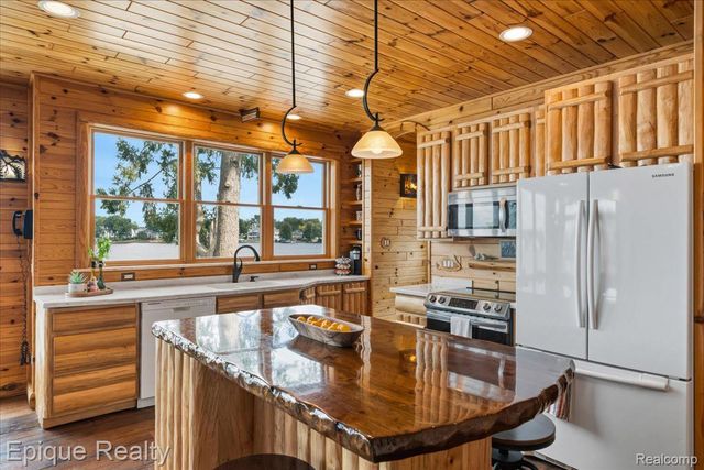51 Crescent Avenue, Lake Orion Village, MI 48362