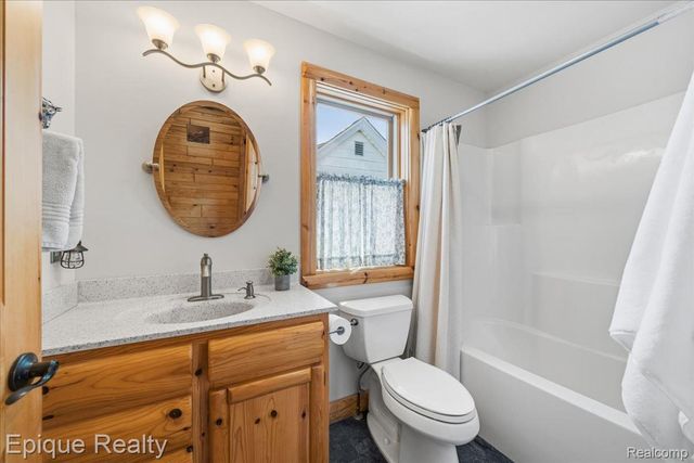 51 Crescent Avenue, Lake Orion Village, MI 48362