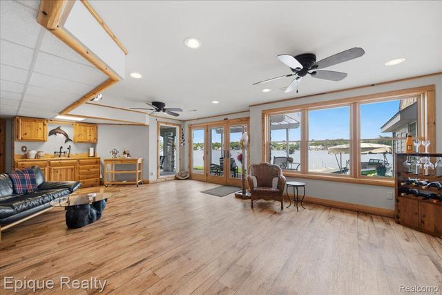 51 Crescent Avenue, Lake Orion Village, MI 48362
