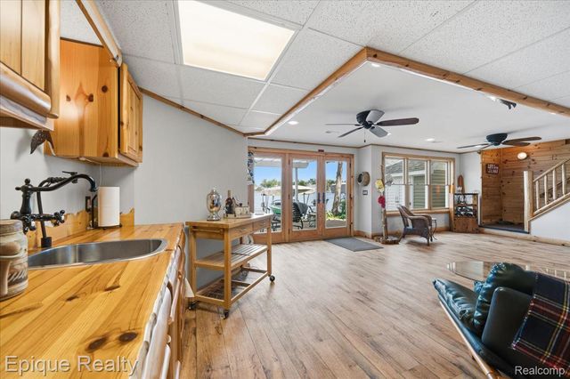 51 Crescent Avenue, Lake Orion Village, MI 48362