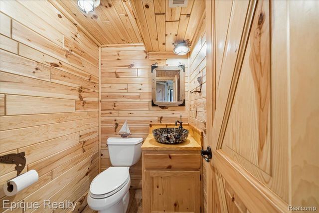 51 Crescent Avenue, Lake Orion Village, MI 48362