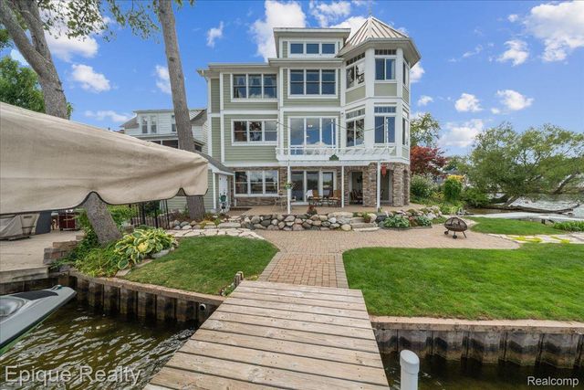 51 Crescent Avenue, Lake Orion Village, MI 48362