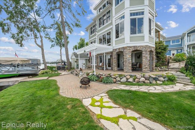 51 Crescent Avenue, Lake Orion Village, MI 48362