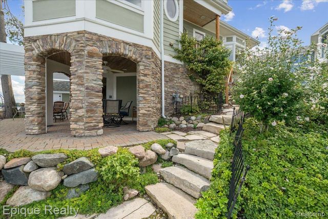 51 Crescent Avenue, Lake Orion Village, MI 48362