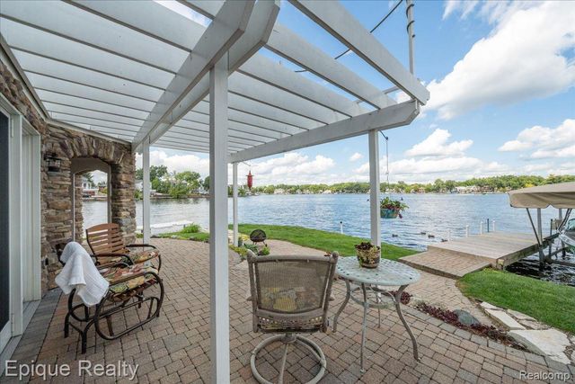 51 Crescent Avenue, Lake Orion Village, MI 48362